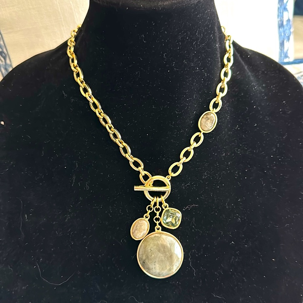 Toggle necklace semi precious stones goldtone chain really nice piece